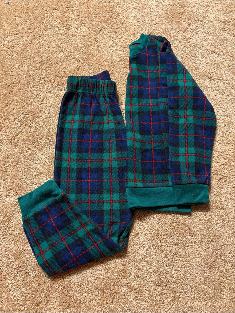 Children’s Place Green and Navy Plaid Pajama Set - Cozy Sleepwear